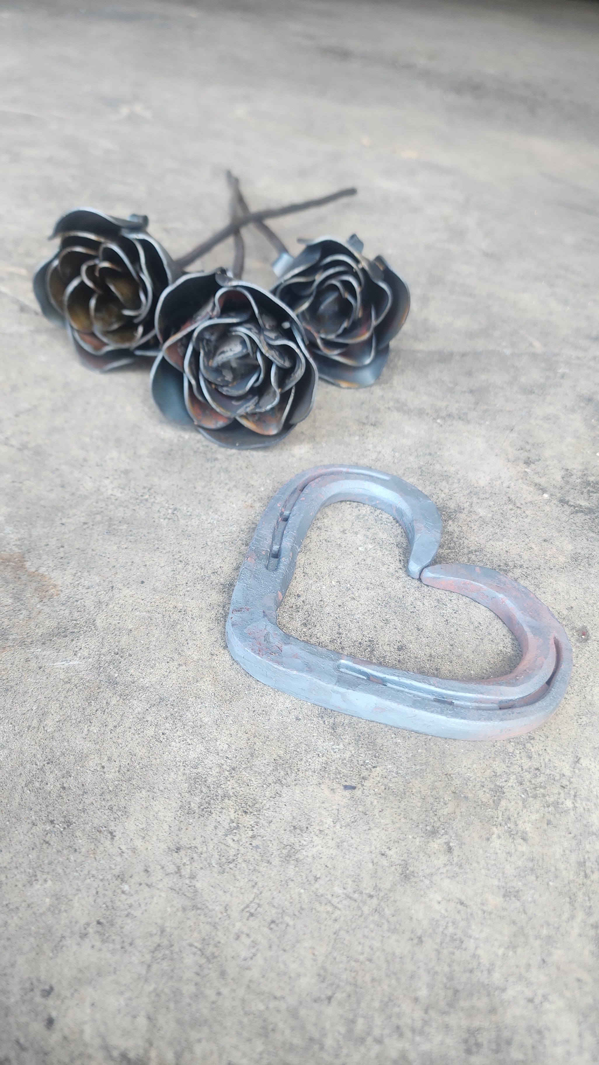 メタル　ハートアンティークリース Hand Forged Steel Horseshoe Heart – Arc and Hammer